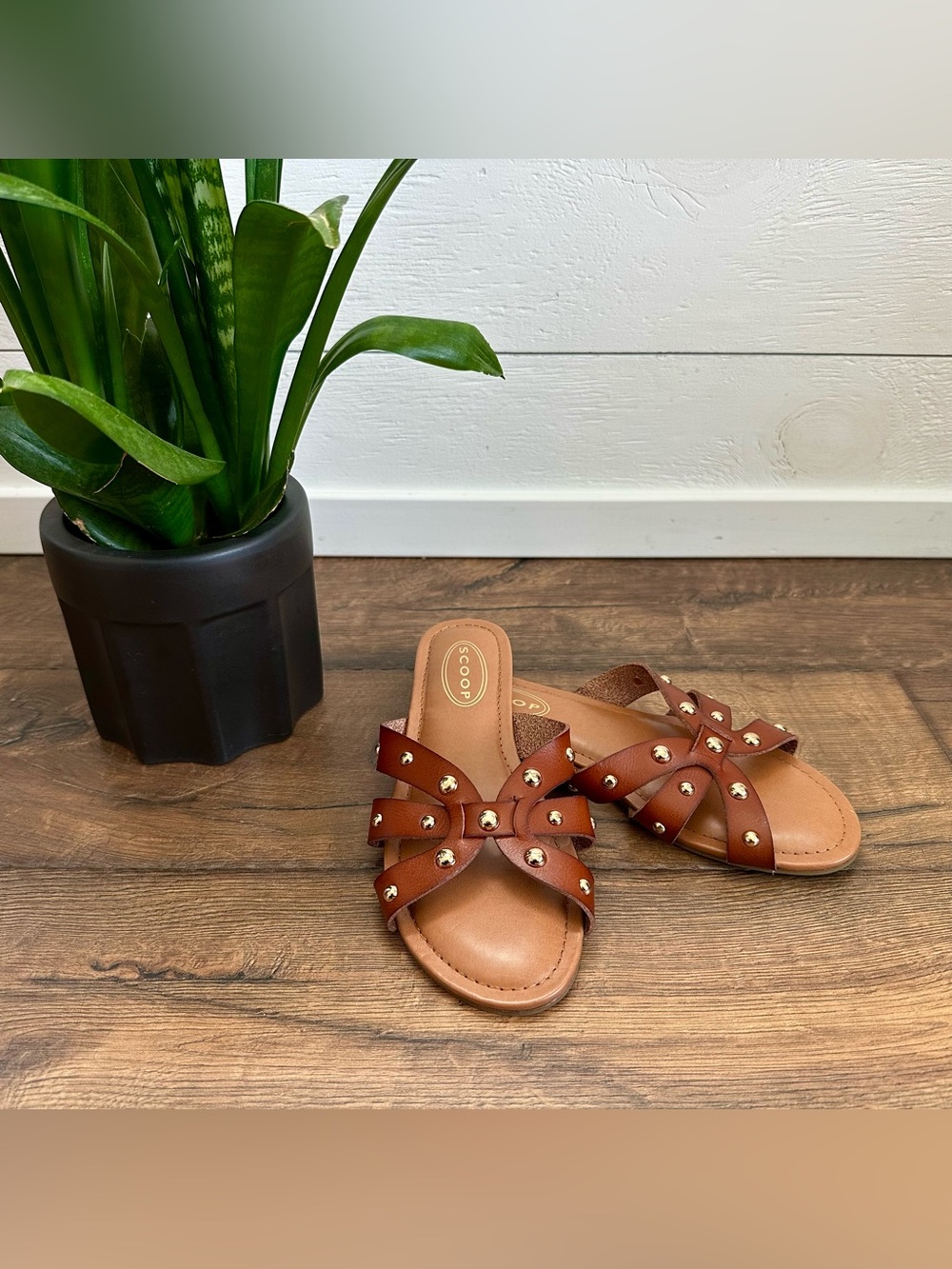 Scoop Cognac Brown Studded Slide Sandals Gold Studs Women’s Size 6